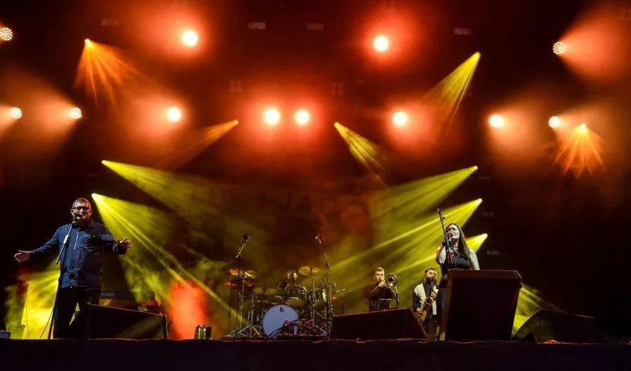 concert with yellow lights